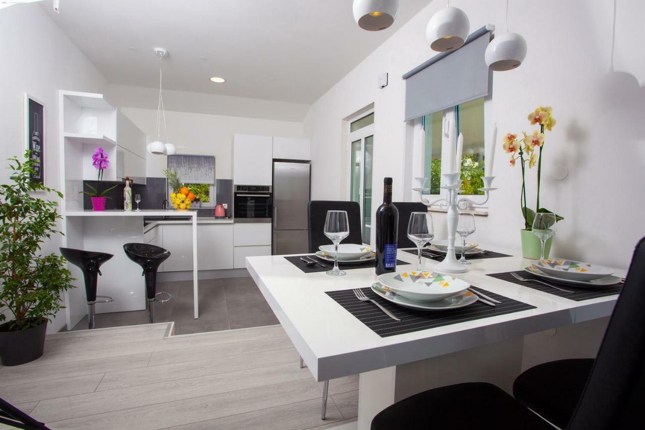 Apartment Ana *